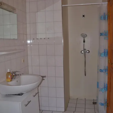 Ferienwohnung In Lemkenhafen Auf 아파트